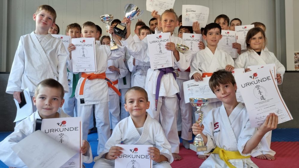 Erfolgreiche Kyu-Prüfung und Ligaabschluss der Knights Kara Games Liga